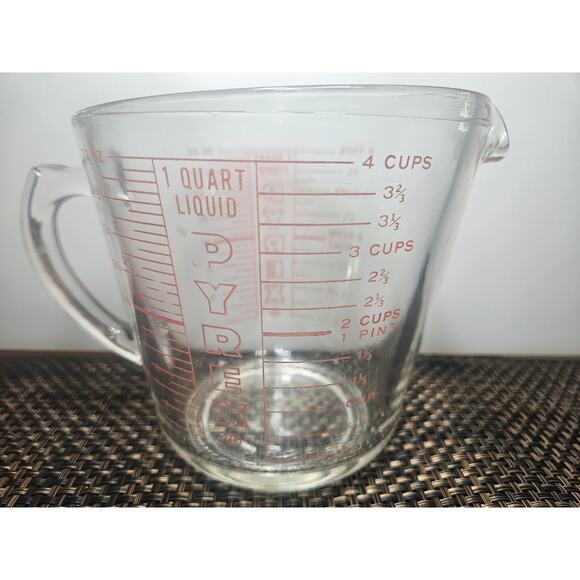 Vintage Pyrex Red 4 Cups Quart Liquid D Handle Glass HTF Measuring Cup USA Heavy - Picture 3 of 7